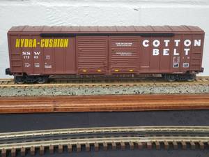 lot 88 image: Lionel Cotton Belt Double Door 17203 Box Car