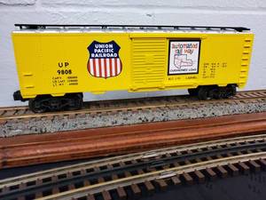 lot 91 image: Lionel Union Pacific UP 9808 Railroad Box Car