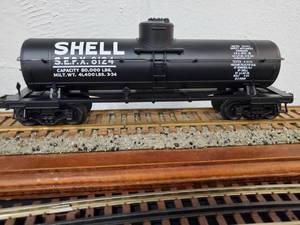 lot 99 image: Lionel Shell SEPX 8124 Tank Car