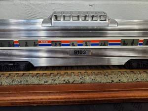 lot 104 image: Lionel Amtrak #9103 Vista Dome Car