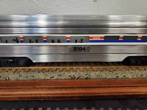lot 105 image: Lionel Amtrak #9104 Dinning Car