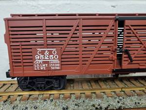 lot 110 image: Lionel Chesapeake & Ohio C&O 95250 Live Stock Car