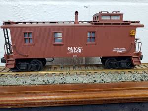 lot 123 image: Lionel New York Central Illuminated Caboose 6-19400