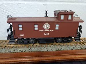lot 138 image: Lionel Southern Standard O Square Window Caboose 6-17613