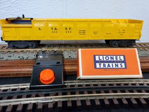 lot 139 image: Lionel NO. 3562 Operating Barrel Car