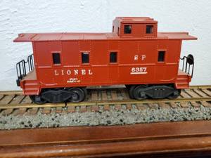 lot 142 image: Lionel No.1877 Red Caboose