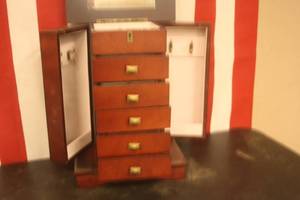 Jewelry box