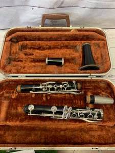 lot 25 image: Vintage Duratone Clarinet & Case