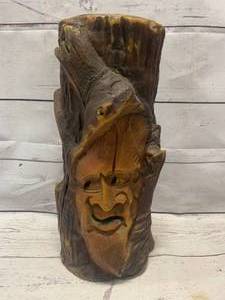 lot 27 image: Unique Hand Painted Candle 13 Tall