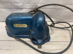 lot 28 image: Vintage McClintock Sharpener (powers up)