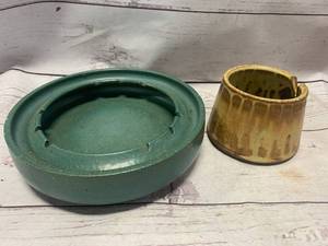 lot 37 image: Vintage Pottery Ashtrays