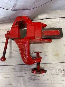 lot 44 image: Heavy Duty 3 Vise