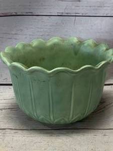 lot 49 image: Rare Red Wing Pottery 838 Bowl 3 12 Tall