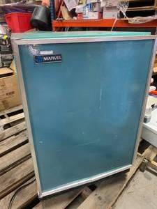 lot 73 image: Marvel Model 4570101 Refrigerator