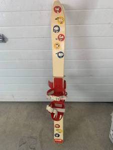 lot 90 image: Vintage Trak Snoopy Snow Skis Made in Germany from 1971