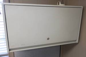 lot 7 image: Hanging Metal Cabinet