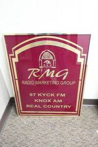 lot 11 image: Vintage Looking Radio Marketing Group Picture