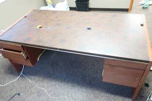 lot 37 image: Huge Office Desk