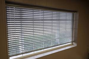 lot 41 image: 2 Window Blinds