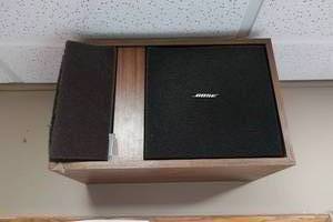 lot 76 image: 2 Bose Speakers