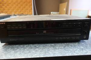 lot 87 image: Sony CDP-C225 CD Player