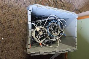 lot 91 image: Tote of CablesCords