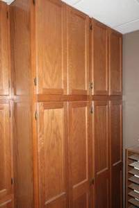 lot 133 image: Large Wooden Cabinet