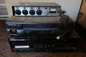 lot 136 image: Mixed Electronics Lot
