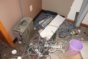 lot 138 image: Marti Remote Pickup Transmitter & Pile of Cables