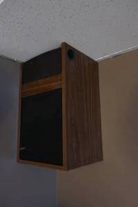 lot 139 image: 2 Bose Speakers