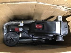 lot 10 image: 8G 150 PSI Hotdog Air Compressor by Husky  USED