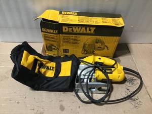 lot 12 image: 5.5 Amp Corded Jig Saw Kit by DEWALT in good condition