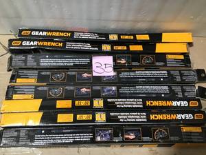 lot 35 image: LOT OF 18 in. x 29 in. Extendable Indexing Pry Bar by GEARWRENCH in good condition