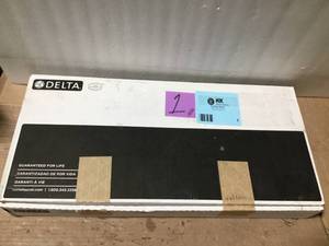 Pivotal Single-Handle Pull-Down Sprayer Kitchen Faucet with MagnaTite Docking in Chrome by Delta&nbsp in good condition