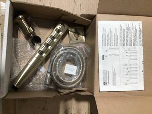 Zura 5-Spray 1.3 in. Single Wall Mount Handheld H2Okinetic Shower Head in Champagne Bronze by Delta in good condition