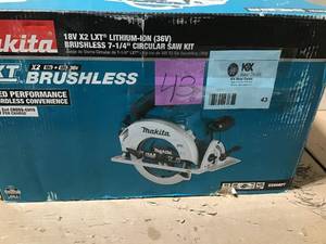 18-Volt X2 LXT Lithium-Ion (36-Volt) Brushless Cordless 7-14 in. Circular Saw Kit 5.0Ah by Makita in good condition