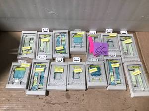 MIX LOT OF heyday Fitbit  Band &amp EARBUD in good condition