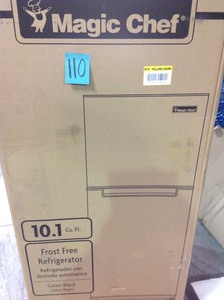 10.1 cu. ft. Top Freezer Refrigerator in Black by Magic Chef IN GOOD CONDITIONS