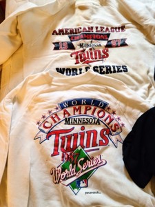 lot 9 image: Twins Baseball Memorabilia
