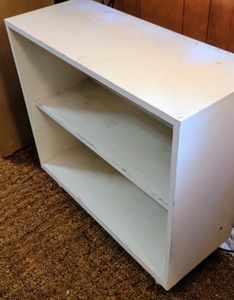 lot 13 image: MCM Painted Bookshelf