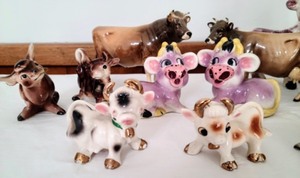 lot 27 image: Adorable Cow Figurines