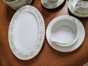 lot 41 image: Allegro Japanese Dish Set