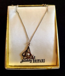 lot 48 image: Vintage Sparkles