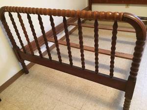 lot 102 image: Vintage Bed- Ginny Lind