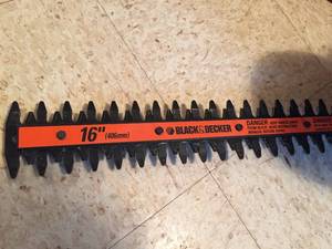 lot 110 image: Black and Decker 16 Inch Hedge Trimmer
