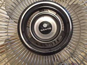lot 118 image: Sanyo Table Fan