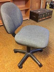 lot 135 image: Rolling Office Chair
