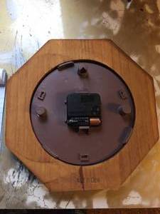 lot 125 image: Elgin Battery Operated Wall Clock