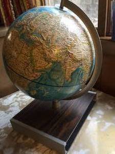 lot 138 image: World Globe