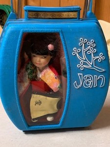 lot 66 image: Vintage Pocket Book Doll- Jan